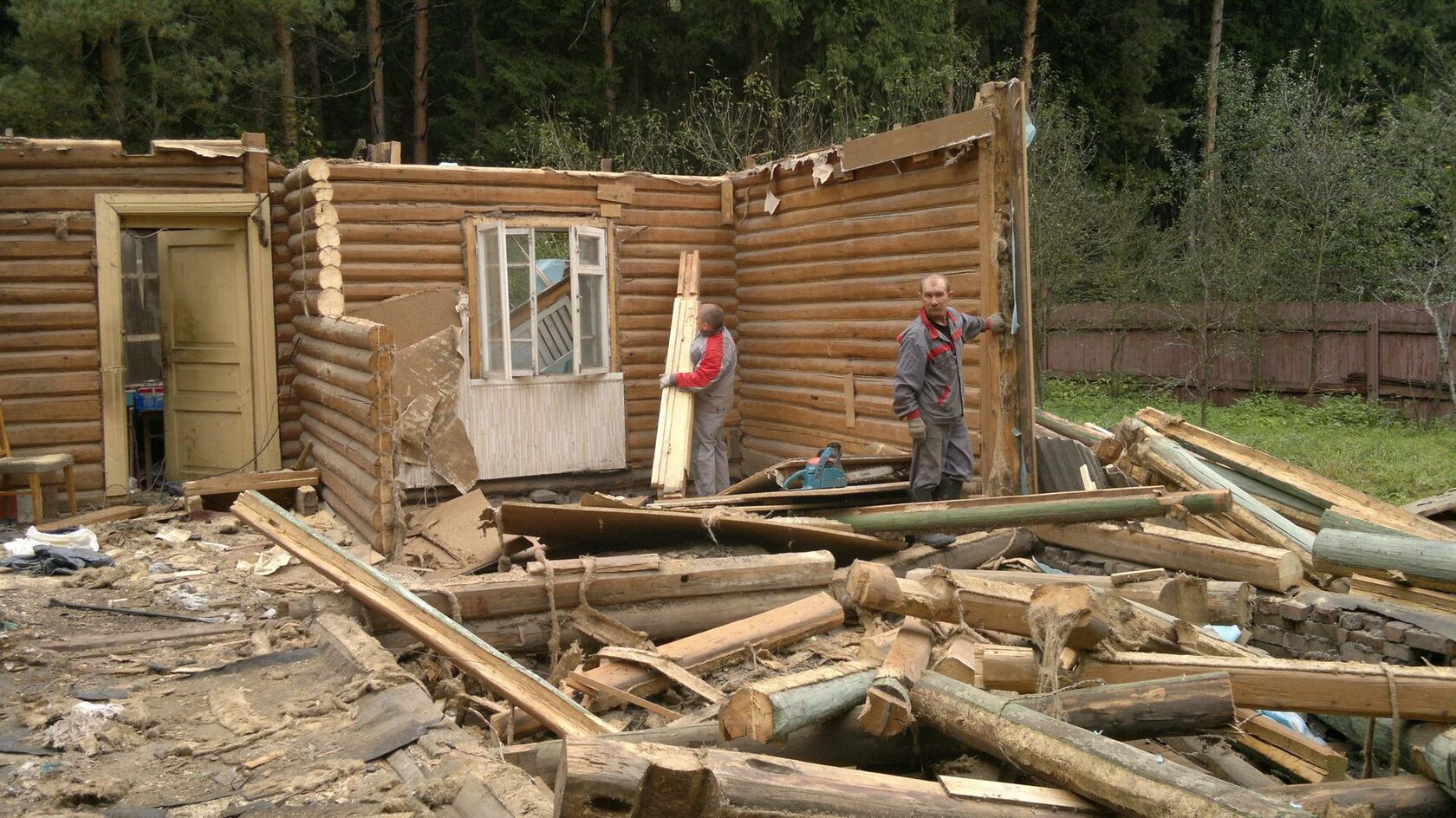 Демонтаж деревянных домов